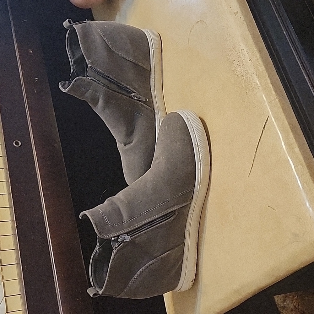 Hardly worn sz 10 Outwoods Grey suede tennis shoe wedges - Picture 3 of 6